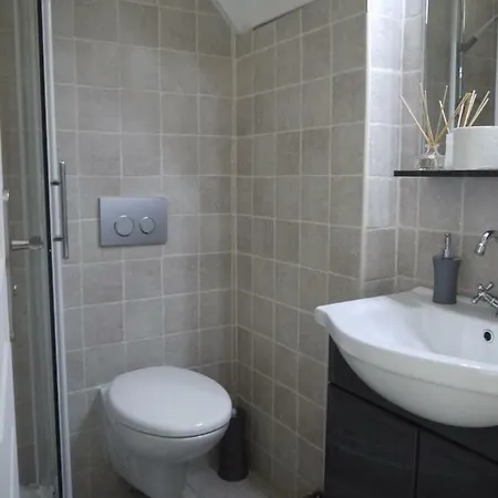 Vieille Ville 2 - La Petite Maison A Safranier, 2 Bedrooms, Max 4 Adults And 2 Kids Antibes Exterior photo