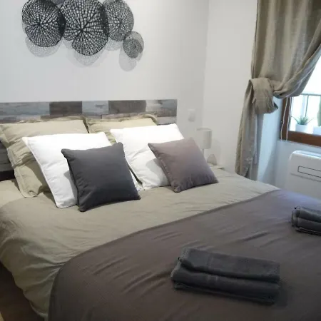 Vieille Ville 2 - La Petite Maison A Safranier, 2 Bedrooms, Max 4 Adults And 2 Kids Antibes Exterior photo