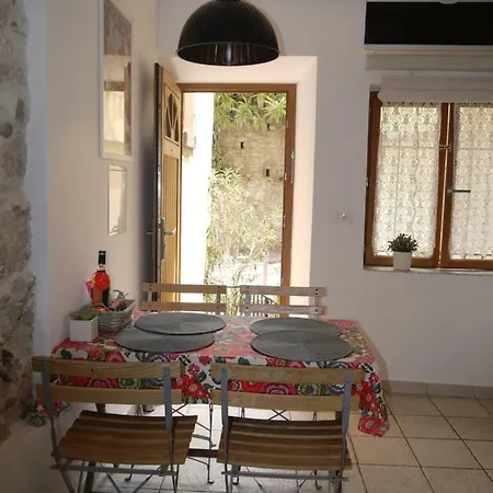 Vieille Ville 2 - La Petite Maison A Safranier, 2 Bedrooms, Max 4 Adults And 2 Kids Antibes Exterior photo