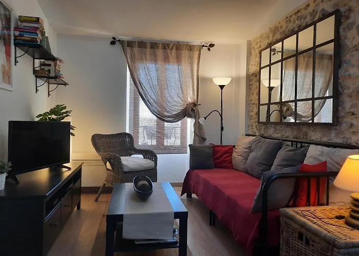 Vieille Ville 2 - La Petite Maison A Safranier, 2 Bedrooms, Max 4 Adults And 2 Kids