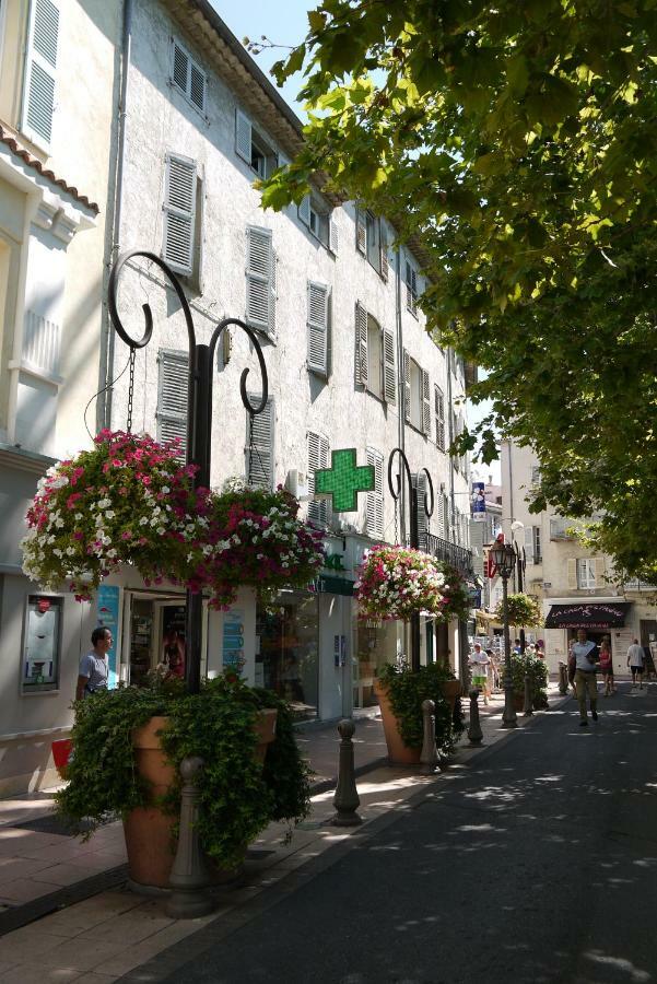Vieille 2 - La Petite Maison A Safranier, 2 Bedrooms, Max 4 Adults And 2 Kids