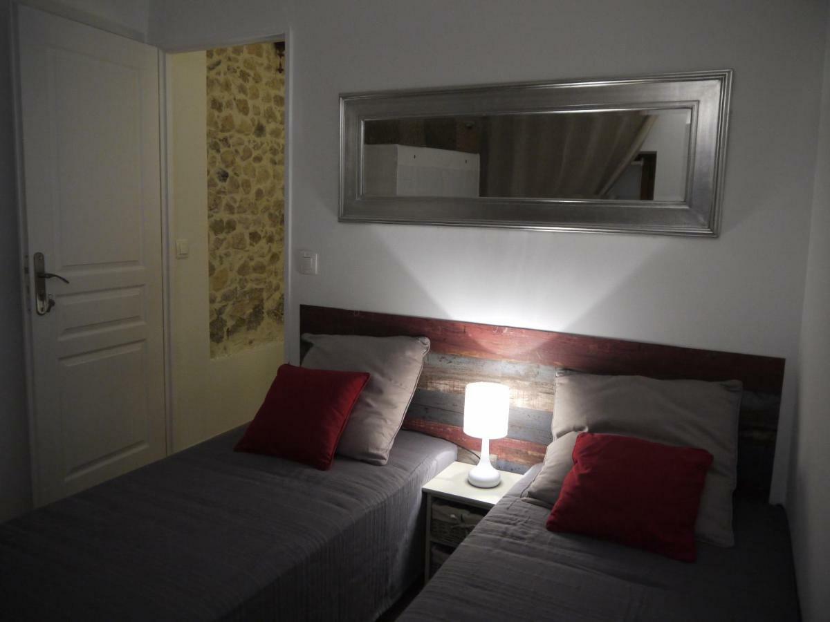 Vieille 2 - La Petite Maison A Safranier, 2 Bedrooms, Max 4 Adults And 2 Kids