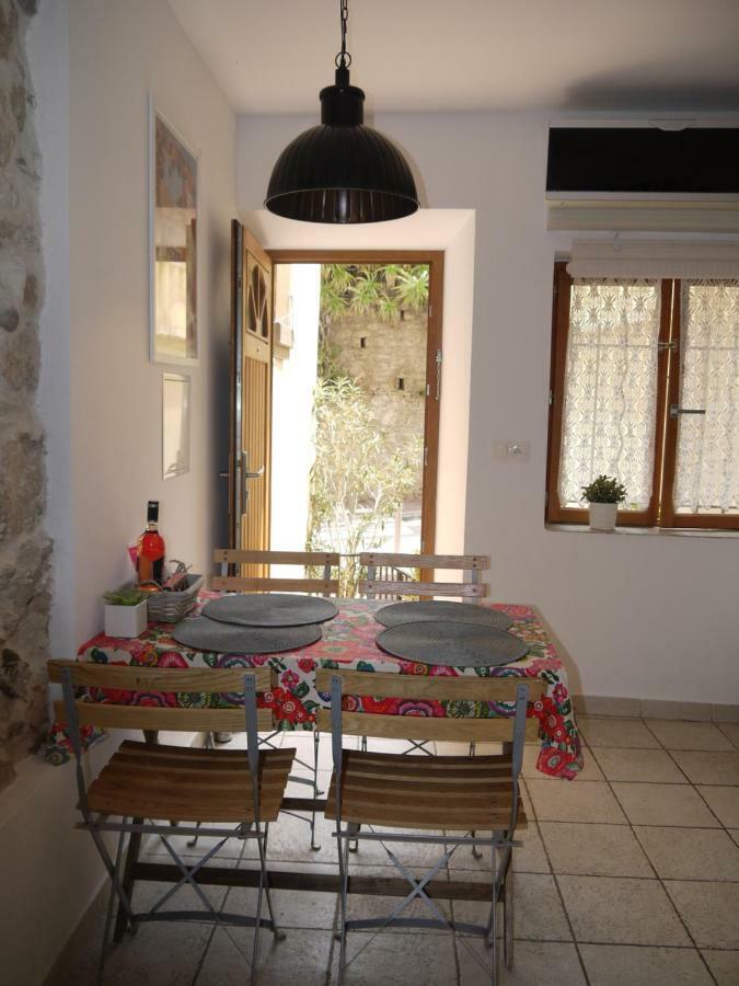 Vieille 2 - La Petite Maison A Safranier, 2 Bedrooms, Max 4 Adults And 2 Kids Apartment