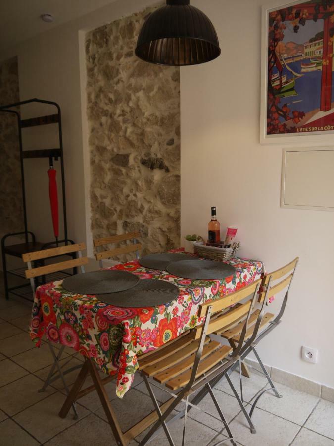 Vieille 2 - La Petite Maison A Safranier, 2 Bedrooms, Max 4 Adults And 2 Kids Apartment Antibes