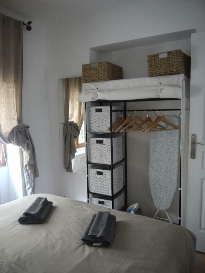 Apartment Vieille 2 - La Petite Maison A Safranier, 2 Bedrooms, Max 4 Adults And 2 Kids