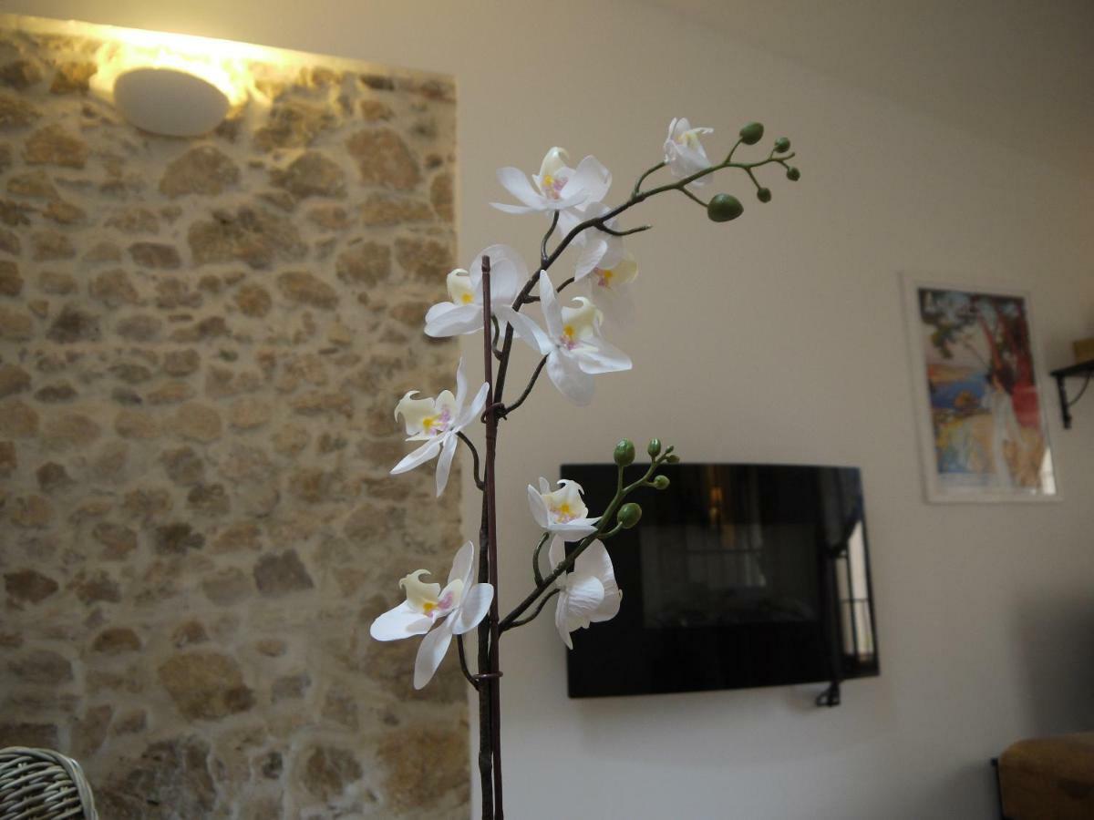 Vieille 2 - La Petite Maison A Safranier, 2 Bedrooms, Max 4 Adults And 2 Kids Apartment Antibes