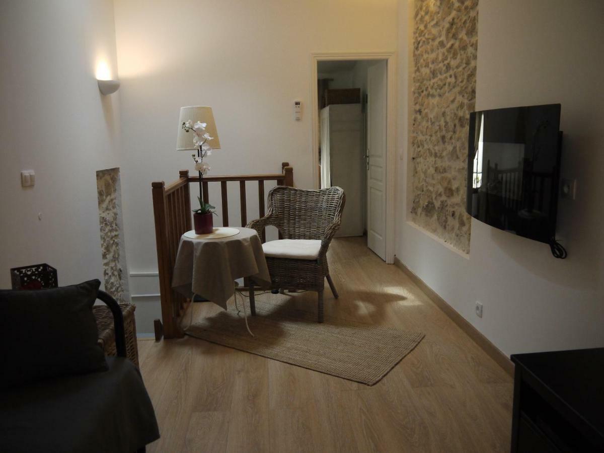 Apartment Vieille 2 - La Petite Maison A Safranier, 2 Bedrooms, Max 4 Adults And 2 Kids